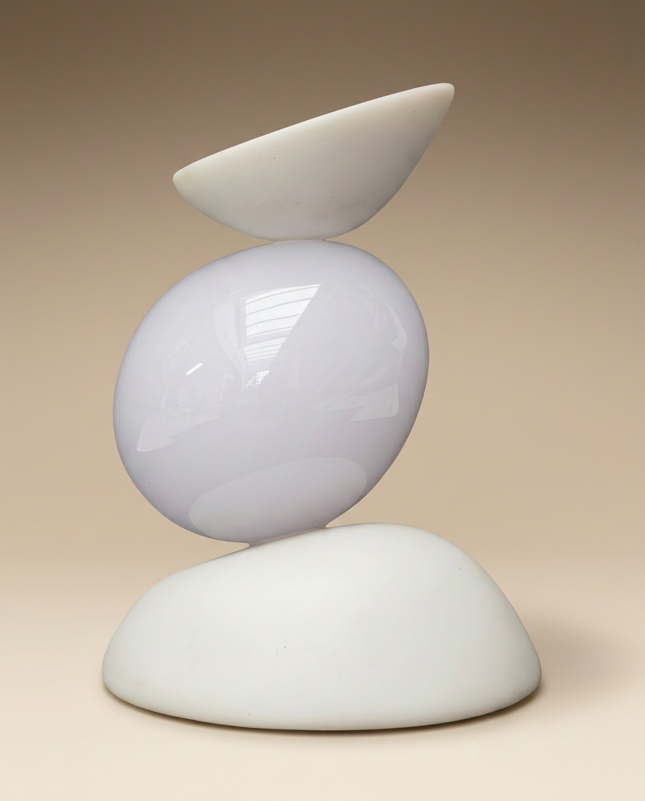Ovo Dalí em Equilíbrio